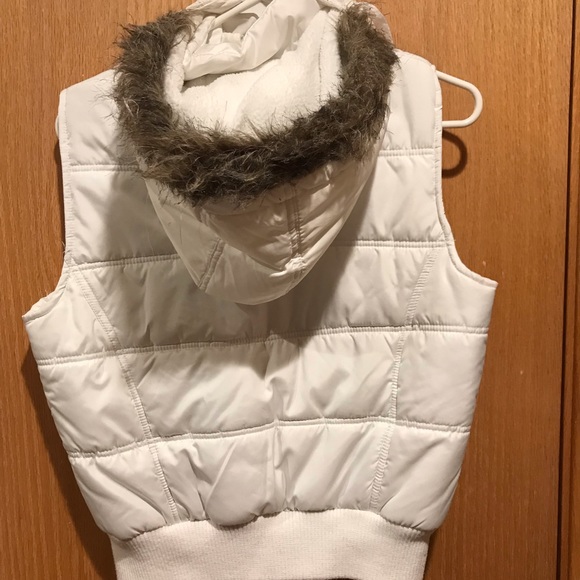 White Rue21 vest - Picture 3 of 3